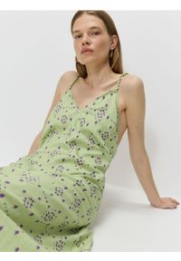Reserved - Sukienka maxi z wiskozy - jasnozielony. Kolor: zielony. Materiał: wiskoza. Wzór: gładki. Typ sukienki: proste. Długość: maxi
