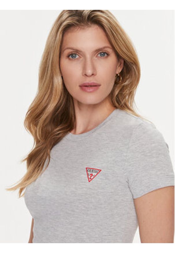 Guess T-Shirt W2YI44 J1314 Szary Slim Fit. Kolor: szary. Materiał: bawełna