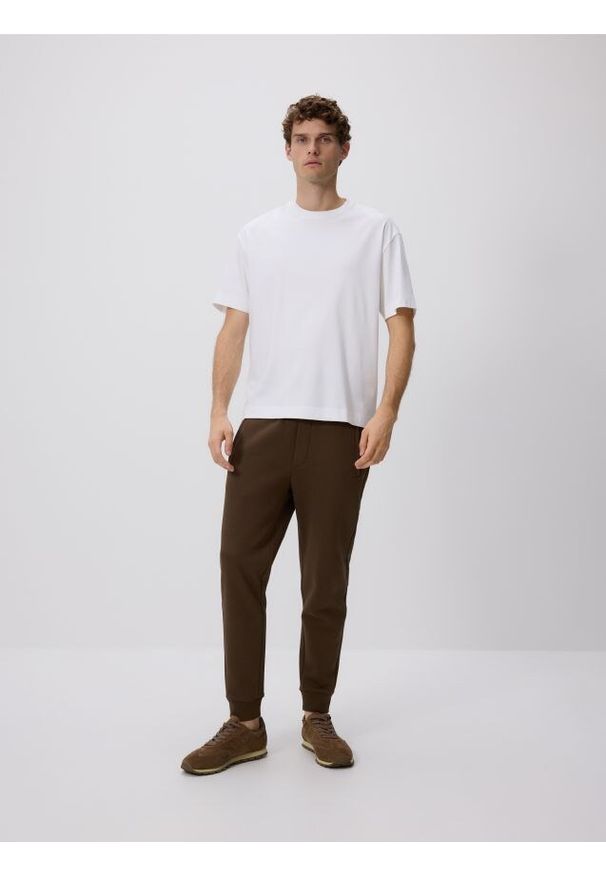 Reserved - T-shirt boxy z merceryzowanej bawełny - biały. Kolor: biały. Materiał: bawełna