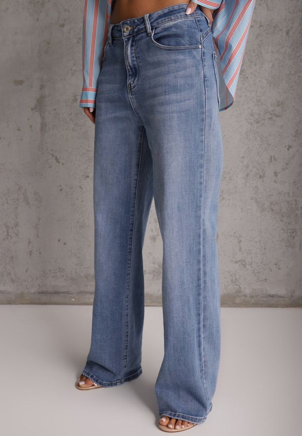 Renee - Niebieskie Jeansy High Waist Wide Leg z Bawełny Astethelia. Stan: podwyższony. Kolekcja: plus size. Kolor: niebieski