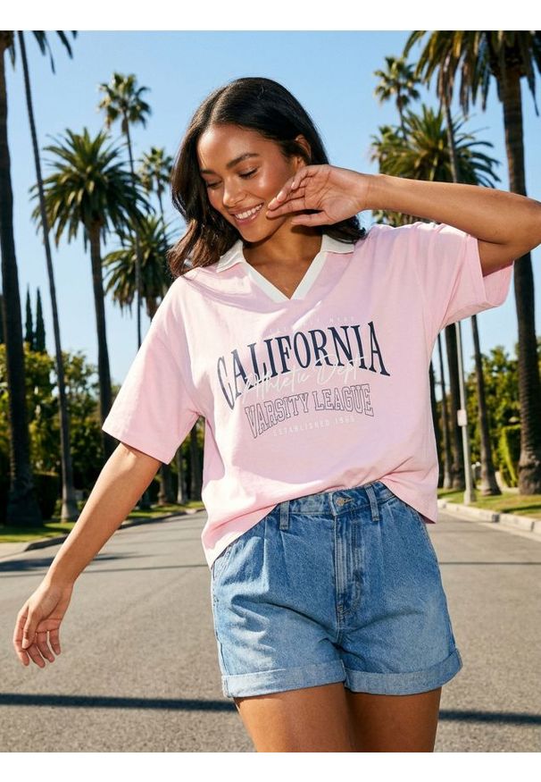 Sinsay - Bawełniana koszulka z napisem - różowy. Kolor: różowy. Materiał: bawełna. Wzór: napisy