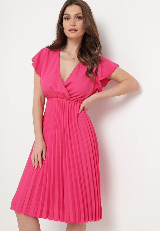 Born2be - Ciemnoróżowa Rozkloszowana Sukienka Midi z Kopertową Górą i Plisowanym Dołem Alissu. Kolor: różowy. Typ sukienki: kopertowe. Styl: elegancki, klasyczny. Długość: midi