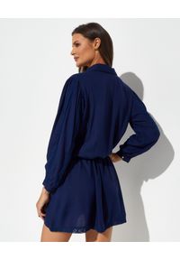 Melissa Odabash - MELISSA ODABASH - Granatowa sukienka mini Scarlett. Okazja: na spacer. Kolor: niebieski. Materiał: koronka, wiskoza. Wzór: aplikacja, koronka. Sezon: lato. Styl: klasyczny. Długość: mini #2