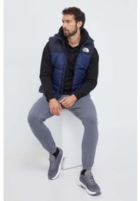 The North Face bezrękawnik puchowy męski kolor granatowy zimowy. Typ kołnierza: kaptur. Kolor: niebieski. Materiał: puch. Długość rękawa: bez rękawów. Sezon: zima #4