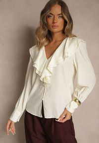 Renee - Jasnobeżowa Koszula Vices z Dekoltem z Falbanami i Bufiastymi Rękawami Zoiruna. Kolor: beżowy. Materiał: jeans. Styl: boho #5
