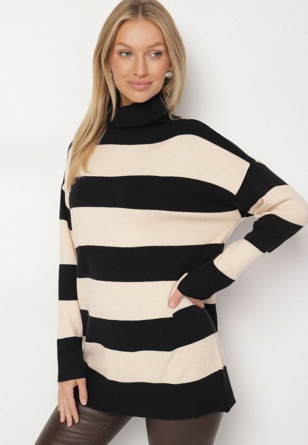 Born2be - Czarno-Beżowy Golf w Paski o Dłuższym Kroju Ralinia. Okazja: na co dzień. Typ kołnierza: golf. Kolor: czarny. Materiał: jeans. Długość: długie. Wzór: paski. Styl: casual, elegancki, sportowy