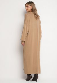 Born2be - Ciemnobeżowa Pudełkowa Sukienka Sweterkowa z Wiskozą Szerokimi Rękawami i Kołnierzykiem Rinfera. Kolor: beżowy. Materiał: wiskoza. Typ sukienki: proste. Styl: wizytowy, elegancki #2