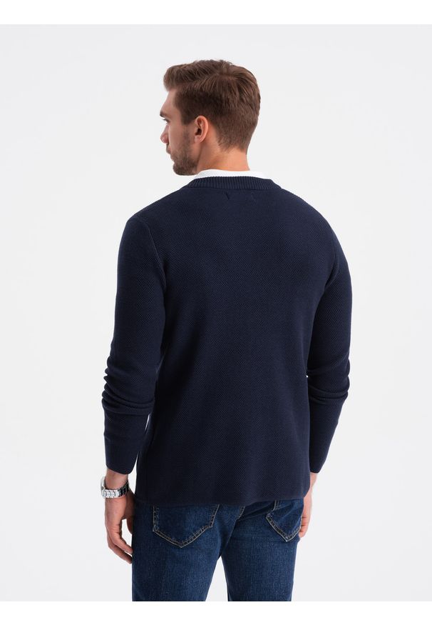 Ombre Clothing - Męski dzianinowy kardigan z kieszeniami i ozdobnymi guzikami – granatowy V3 OM-SWCD-0109 - XXL. Okazja: na co dzień. Kolor: niebieski. Materiał: dzianina. Wzór: aplikacja. Styl: elegancki, casual