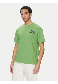 Nike T-Shirt DC7817 Zielony Loose Fit. Kolor: zielony. Materiał: bawełna #1