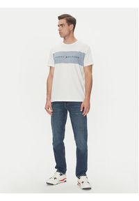 TOMMY HILFIGER - Tommy Hilfiger T-Shirt UM0UM03418 Biały Regular Fit. Kolor: biały. Materiał: bawełna #4
