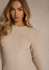 Renee - Beżowa Prążkowana Sukienka z Dzianiny z Bawełną o Dopasowanym Kroju Tesoria. Okazja: na co dzień. Kolor: beżowy. Materiał: dzianina, bawełna, prążkowany. Styl: casual #3