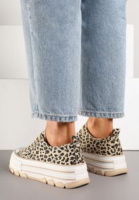 Born2be - Panterkowe Trampki na Grubej Podeszwie pod Kostkę Adsoria. Okazja: na co dzień. Zapięcie: sznurówki. Materiał: jeans. Styl: klasyczny, casual #5