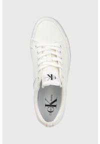 Calvin Klein Jeans tenisówki damskie kolor biały. Nosek buta: okrągły. Zapięcie: sznurówki. Kolor: biały. Materiał: guma. Obcas: na platformie