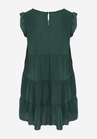 Renee - Ciemnozielona Sukienka z Krótkim Rękawem i Ozdobnymi Falbankami o Rozkloszowanym Kroju Vetesa. Okazja: na co dzień. Typ kołnierza: kołnierz z falbankami. Kolor: zielony. Materiał: jeans, wiskoza. Długość rękawa: krótki rękaw. Typ sukienki: proste. Styl: casual, klasyczny #5