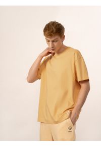 outhorn - T-shirt oversize z nadrukiem męski - żółty. Okazja: na co dzień. Kolor: żółty. Materiał: bawełna, jersey. Wzór: nadruk. Styl: casual #2