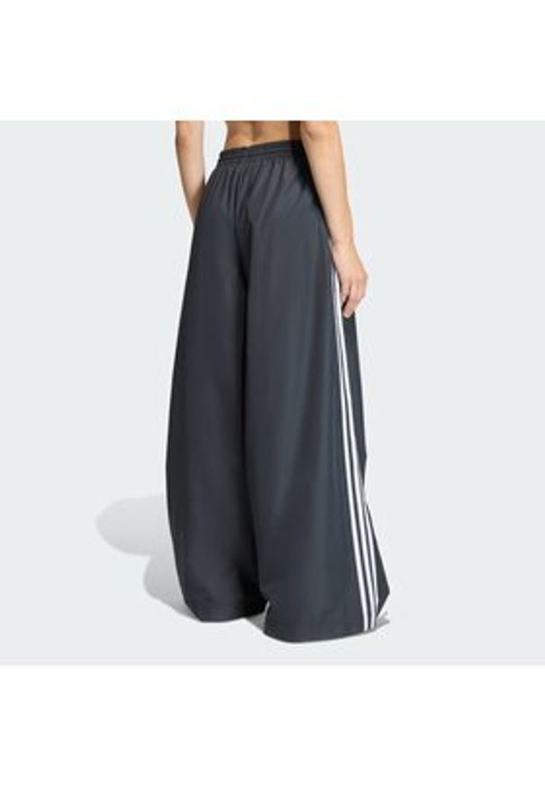 Adidas - adidas Spodnie dresowe Firebird Adilenium KD2914 Czarny Regular Fit. Kolor: czarny. Materiał: syntetyk