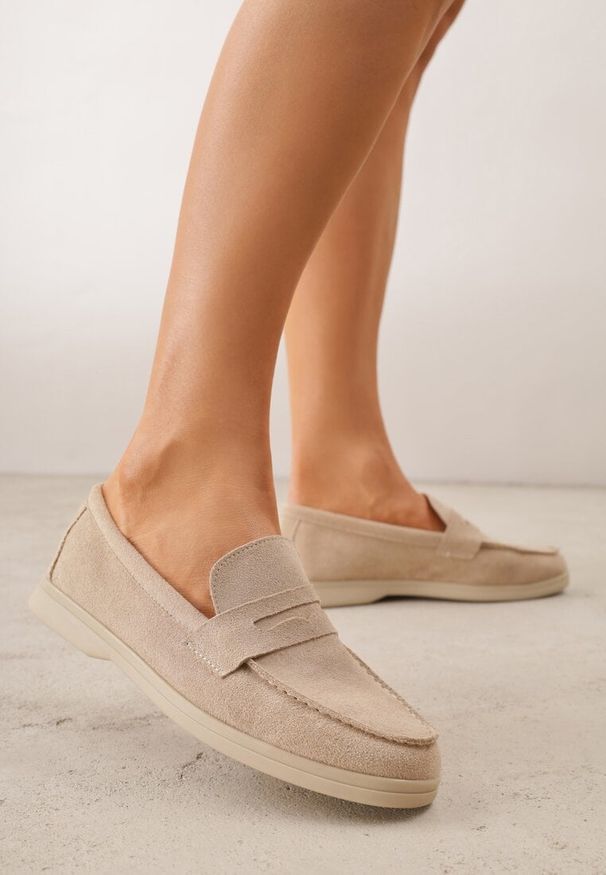 Renee - Beżowe Mokasyny Casual VICES z Imitacji Zamszu z Wkładką ze Skóry Naturalnej Sheiris. Okazja: na co dzień. Kolor: beżowy. Materiał: zamsz, skóra. Styl: casual