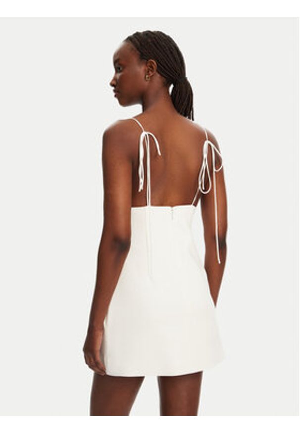 BARDOT Sukienka koktajlowa Ingrid 59710DB1 Biały Slim Fit. Kolor: biały. Materiał: syntetyk. Styl: wizytowy