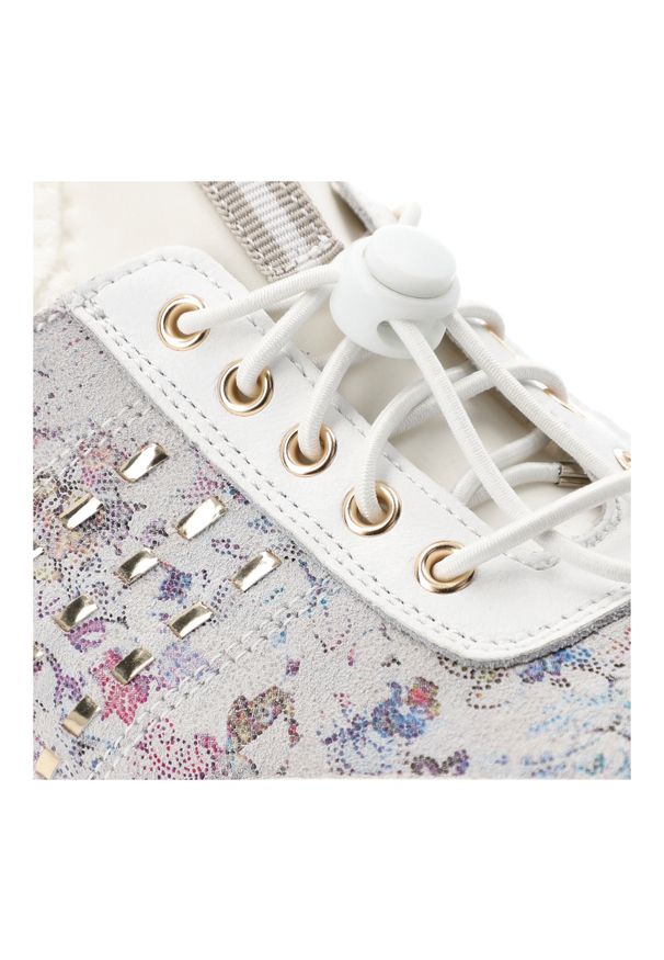 Półbuty damskie S.Barski, cholewka ze skóry naturalnej wsuwane płaskie lekkie i wygodne, białe, GR61-5990. Okazja: na co dzień. Zapięcie: bez zapięcia. Kolor: biały. Materiał: skóra. Szerokość cholewki: normalna. Styl: casual, elegancki