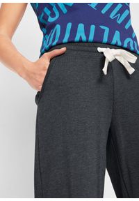 bonprix - Spodnie dresowe z wygodnym paskiem. Kolor: czarny. Materiał: dresówka. Styl: sportowy #3