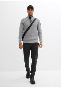 bonprix - Sweter ze stójką z bawełną z recyklingu. Typ kołnierza: kołnierzyk stójkowy. Kolor: szary. Materiał: bawełna. Wzór: nadruk, prążki #2