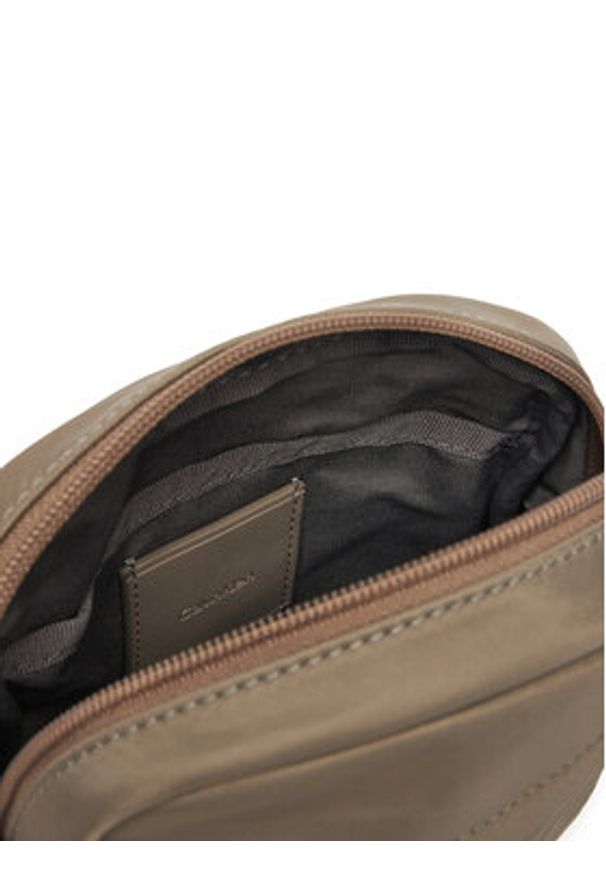 Calvin Klein Saszetka Sleek Reporter LV04D3180G Beżowy. Kolor: beżowy. Materiał: materiał