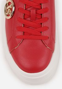 Renee - Czerwone Sneakersy Vices na Platformie z Tłoczeniem Paskiem na Pięcie i Metaliczną Aplikacją Selfedi. Okazja: na co dzień. Zapięcie: pasek. Kolor: czerwony. Materiał: jeans. Wzór: aplikacja. Obcas: na platformie #4