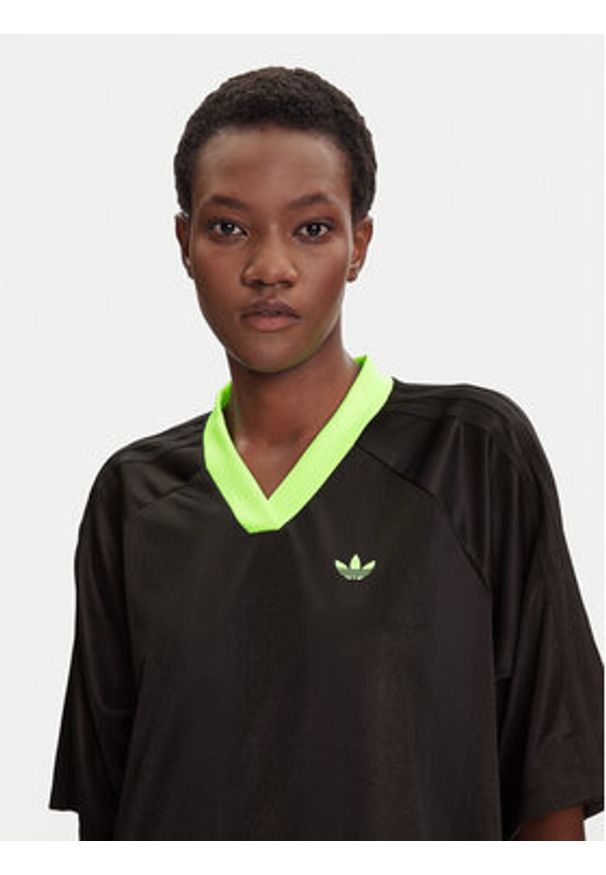 Adidas - adidas Sukienka codzienna adicolor Football Jacquard KB8152 Czarny Oversize. Okazja: na co dzień. Kolor: czarny. Materiał: syntetyk. Typ sukienki: oversize, proste. Styl: casual