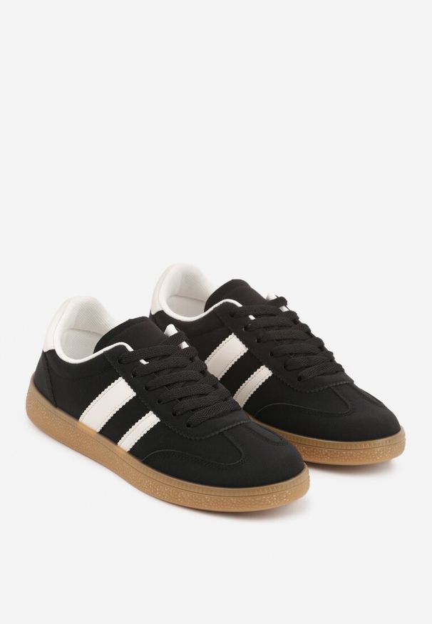 Renee - Czarne Sneakersy Typu Tenisówki Ozdobione Paskami po Bokach Fefia. Okazja: na co dzień. Zapięcie: pasek. Kolor: czarny. Materiał: jeans. Wzór: aplikacja. Sezon: wiosna