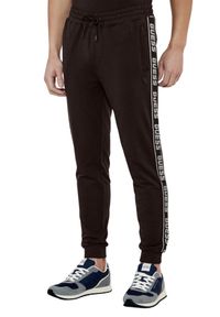 Guess - GUESS Brązowe męskie spodnie dresowe z lampasami New Arlo, Rozmiar XXL. Kolor: brązowy. Materiał: dresówka #4