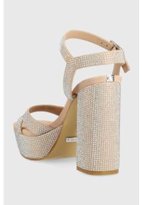 Guess sandały ZELINE kolor beżowy FL6ZLE ESU03. Zapięcie: klamry. Kolor: beżowy. Materiał: skóra. Obcas: na obcasie. Wysokość obcasa: średni #3