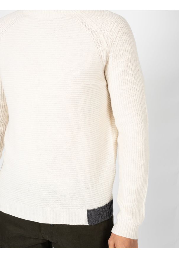 Antony Morato Sweter "Copenaghen" | MMSW01238-YA400133 | Mężczyzna | Kremowy. Okazja: na co dzień. Kolor: kremowy. Materiał: wełna, poliamid. Długość: długie. Wzór: aplikacja. Styl: casual, klasyczny