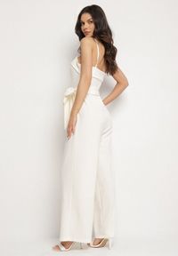 Born2be - Jasnobeżowy Kombinezon Ozdobiony Paskiem z Szerokimi Nogawkami Deolise. Kolor: beżowy. Długość rękawa: na ramiączkach. Wzór: aplikacja. Styl: elegancki #2