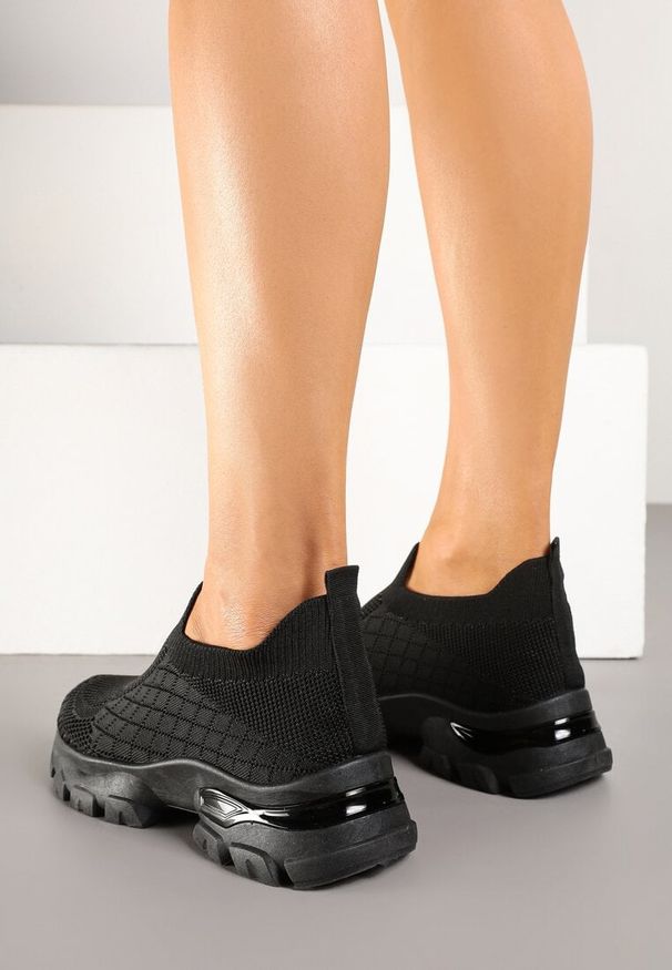 Born2be - Czarne Buty Sportowe Sneakersy z Elastyczną Cholewką i Metaliczną Wstawką Teladorela. Okazja: na co dzień. Kolor: czarny. Materiał: jeans. Szerokość cholewki: normalna