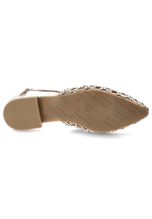 Hot Potatoes by Gioseppo - Czółenka damskie Gioseppo, płaska podeszwa pleciona struktura pasek w kształcie litery T regulowane zapięcie stabilne dopasowanie lekka forma subteln. Zapięcie: pasek. Kolor: srebrny. Wzór: ażurowy. Sezon: lato. Obcas: na płaskiej podeszwie. Styl: elegancki