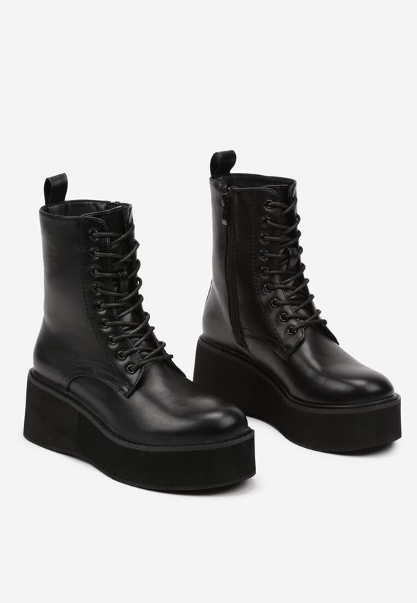Born2be - Czarne Botki Typu Traperki na Platformie z Koturnem Evrisia. Okazja: na co dzień. Zapięcie: sznurówki. Kolor: czarny. Materiał: jeans. Obcas: na koturnie. Styl: elegancki, casual