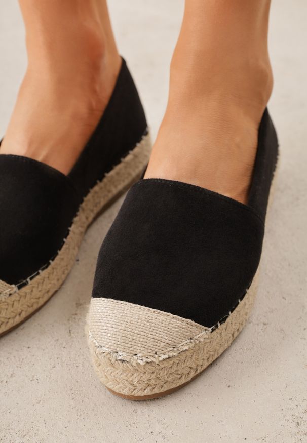 Renee - Czarne Espadryle na Plecionej Podeszwie Sirelora. Okazja: na co dzień. Kolor: czarny. Wzór: ażurowy. Sezon: lato. Obcas: na platformie. Styl: boho, elegancki, casual