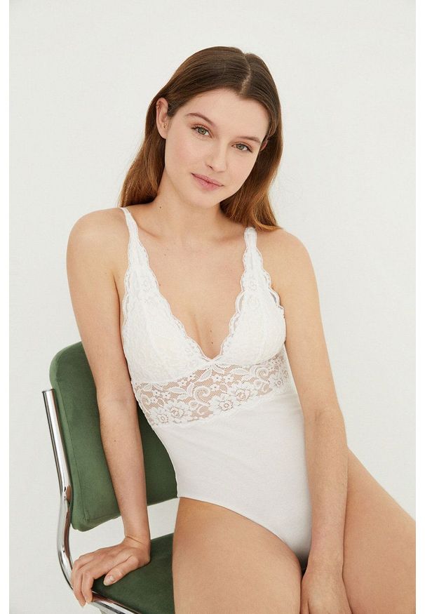 Women Secret - women'secret body Bodylette kolor biały koronkowe gładki. Kolor: biały. Materiał: koronka. Wzór: gładki