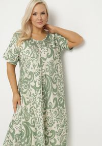 Born2be - Zielona Rozkloszowana Sukienka z Wiskozy z Geometrycznym Wzorem Emisova. Okazja: na co dzień. Kolor: zielony. Materiał: wiskoza. Długość rękawa: krótki rękaw. Wzór: geometria. Styl: casual, elegancki #2