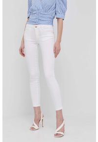 Guess jeansy damskie medium waist. Kolor: biały