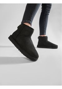 Ugg Śniegowce W Classic Mini II 1016222 Czarny. Kolor: czarny. Materiał: skóra #1