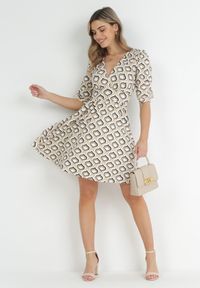 Born2be - Beżowa Rozkloszowana Sukienka z Bufiastymi Rękawami w Geometryczny Wzór Avory. Kolor: beżowy. Wzór: geometria. Długość: mini #4