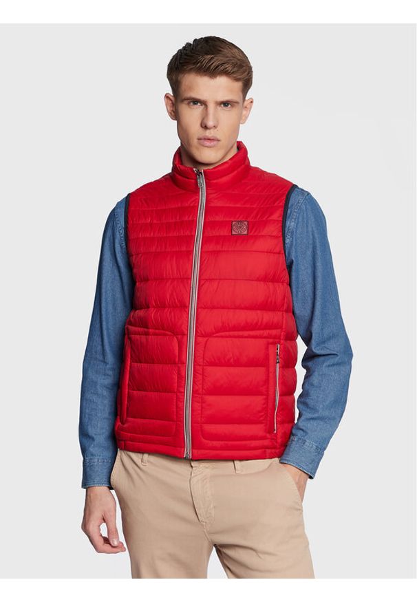 Bugatti Kamizelka 370100 31220 Czerwony Regular Fit. Kolor: czerwony. Materiał: syntetyk
