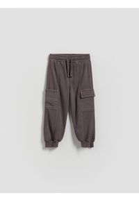 Reserved - Spodnie jogger cargo - ciemnofioletowy. Kolor: fioletowy. Materiał: bawełna, dzianina #1