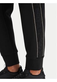 Guess Spodnie dresowe W6RB45 KBYE2 Czarny Regular Fit. Kolor: czarny. Materiał: syntetyk #4