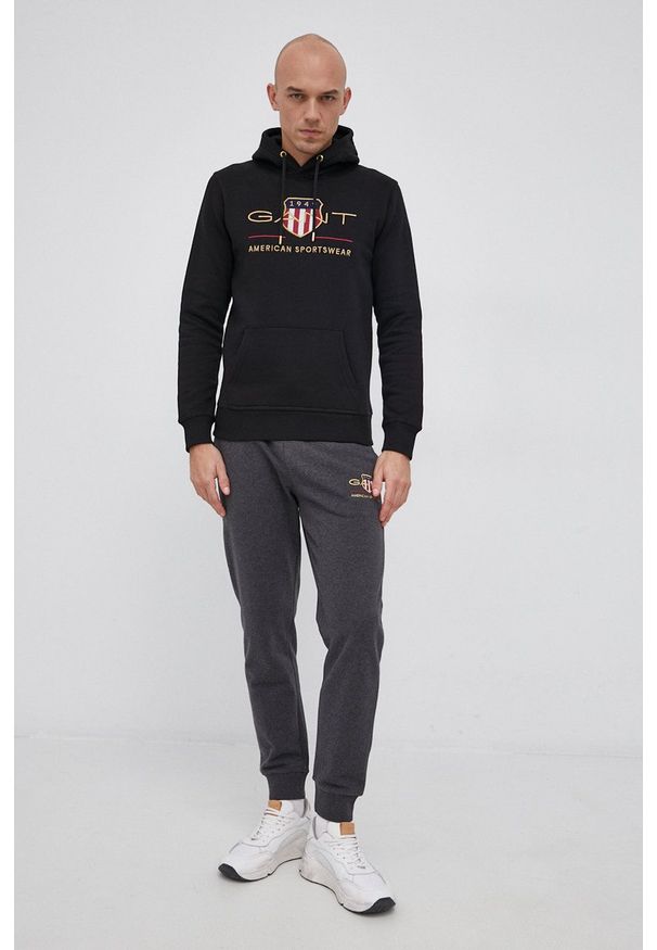 GANT - Gant Bluza 2047056 męska kolor czarny z kapturem z aplikacją. Okazja: na co dzień. Typ kołnierza: kaptur. Kolor: czarny. Wzór: aplikacja. Styl: casual