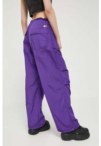 Tommy Jeans spodnie damskie kolor fioletowy szerokie medium waist. Kolor: fioletowy. Materiał: włókno, materiał #2