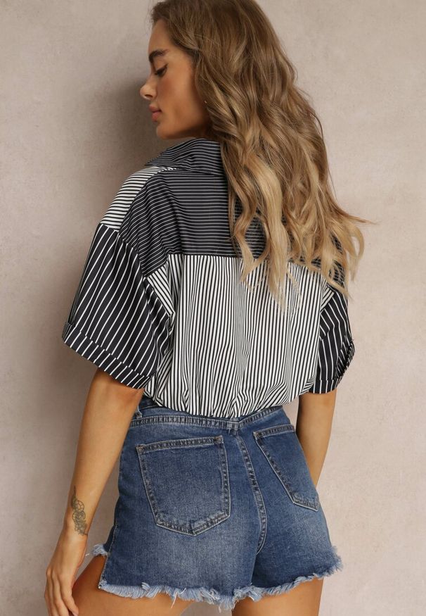 Renee - Czarna Bluzka Krótka w Stylu Retro na Guziki Ozdobiona Paskami Fito. Kolor: czarny. Długość rękawa: krótki rękaw. Długość: krótkie. Wzór: aplikacja. Styl: retro