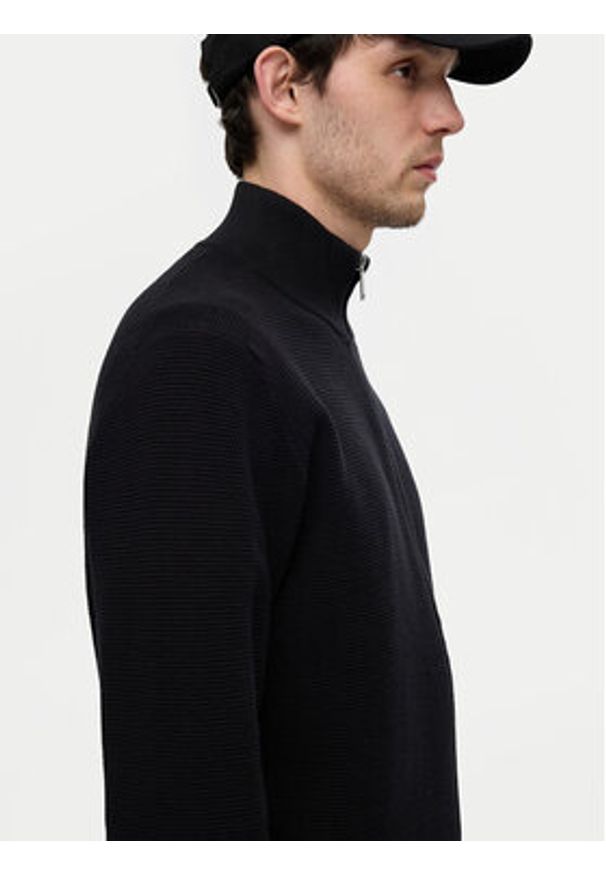Selected Homme Sweter 16095980 Czarny Regular Fit. Kolor: czarny. Materiał: bawełna