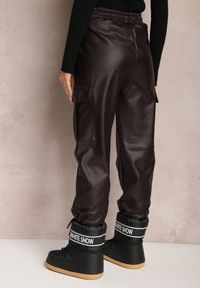 Renee - Brązowe Szerokie Spodnie High Waist Ocieplone w Stylu Cargo z Gumką w Pasie i Kieszeniami na Klapy Vilencja. Stan: podwyższony. Kolor: brązowy